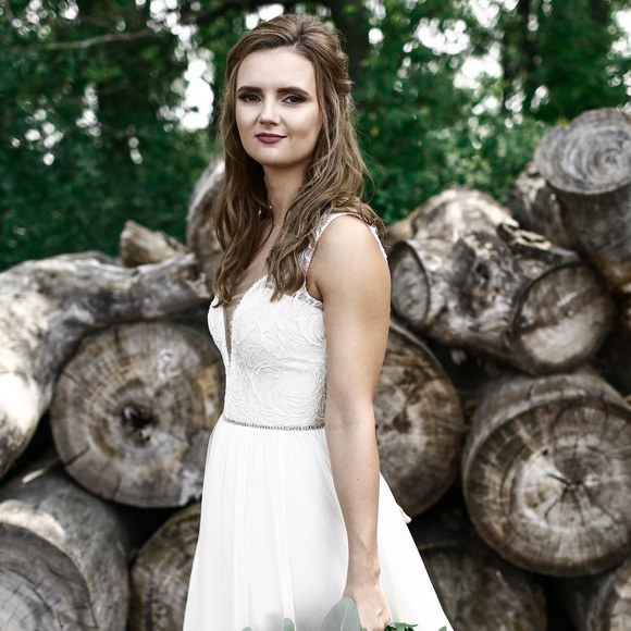 Meet your Posher, Allison - Picture 2 of 6